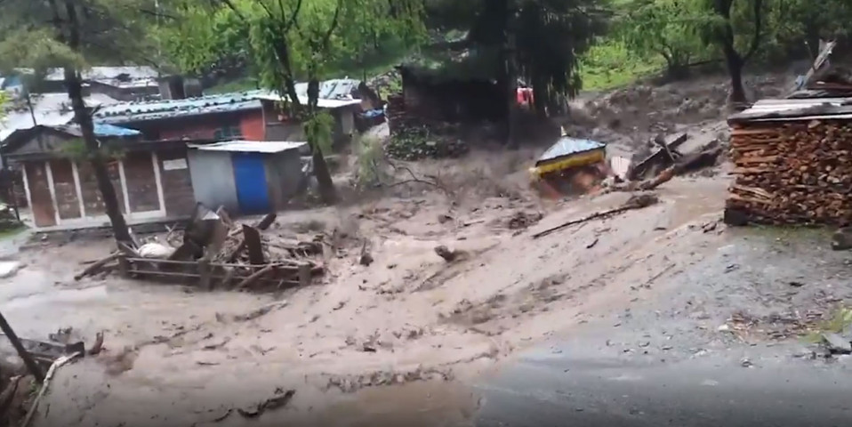 हालसम्म पनि पूर्ण सञ्चालन हुन सकेनन् वर्षाका कारण अवरुद्ध १३१ सडक