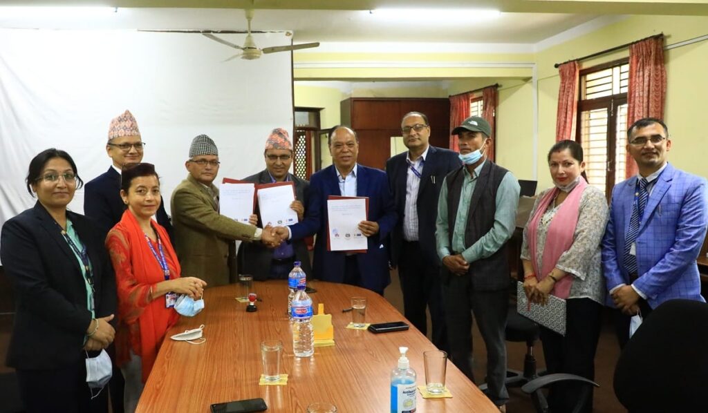 राष्ट्रिय वाणिज्य बैंक, युवा परिषद् र चैनपुर नगरपालिकाबीच सम्झौता